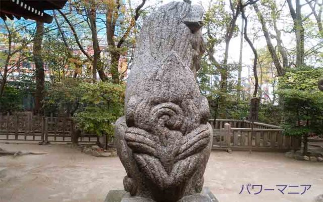 湊川神社の狛犬の後ろ姿