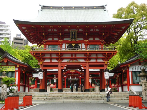 生田神社の正面からみた門