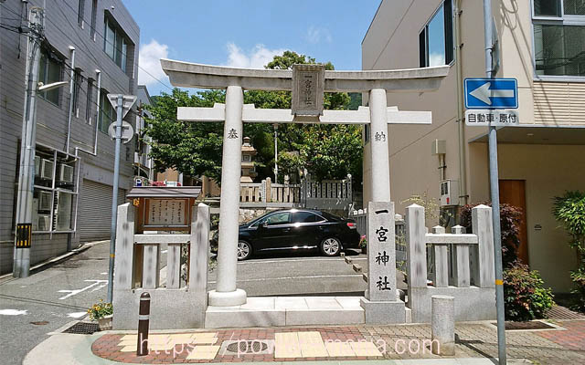 一宮神社の手前の駐車場