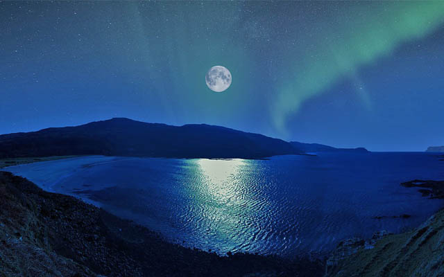 月光浴のイメージ・月光が映る湖