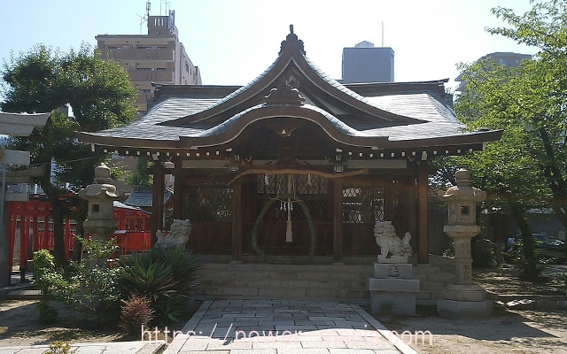 八宮神社の本殿正面