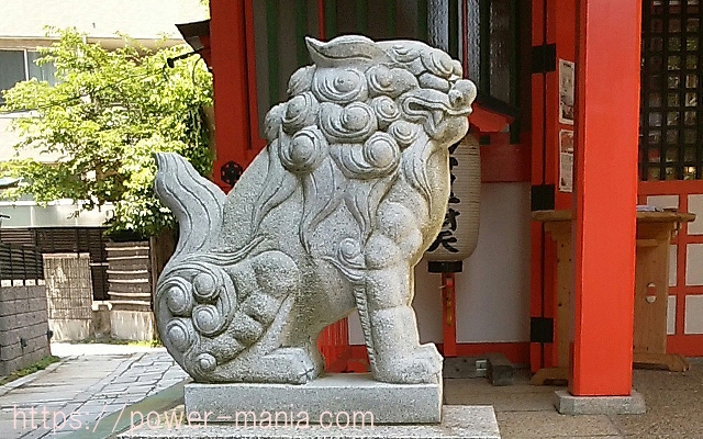四宮神社の左の狛犬