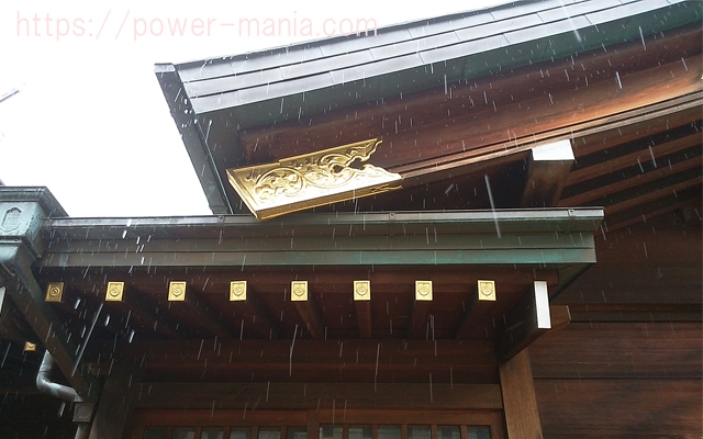 駒林神社で雨が降ってきたところ