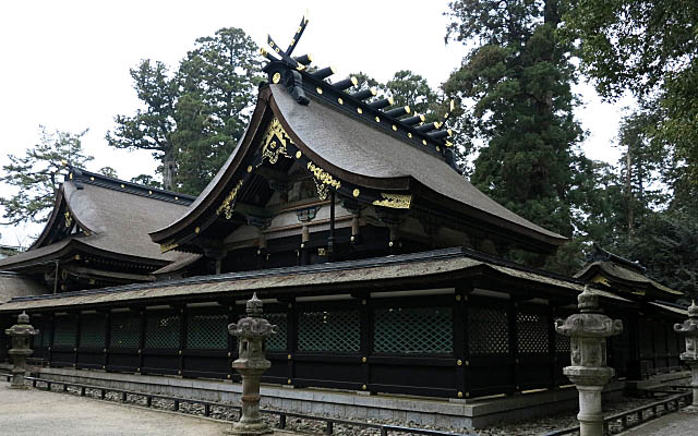 香取神宮の拝殿横
