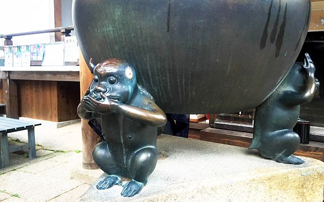 八坂庚申堂の香炉の三猿