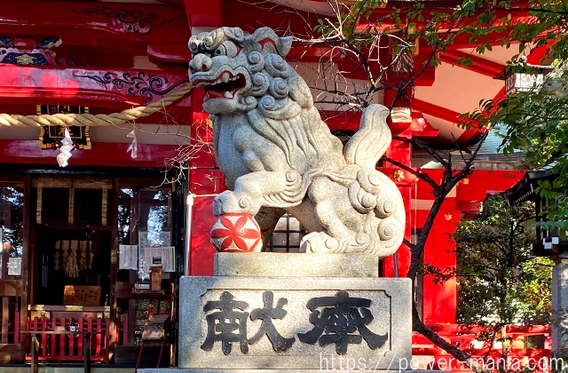 六所神社の右側の狛犬