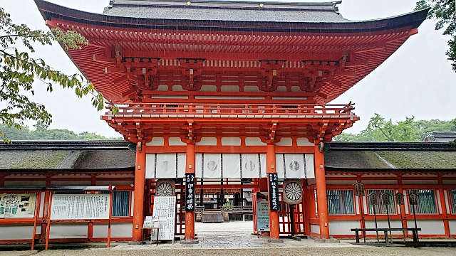 京都・下鴨神社の楼門